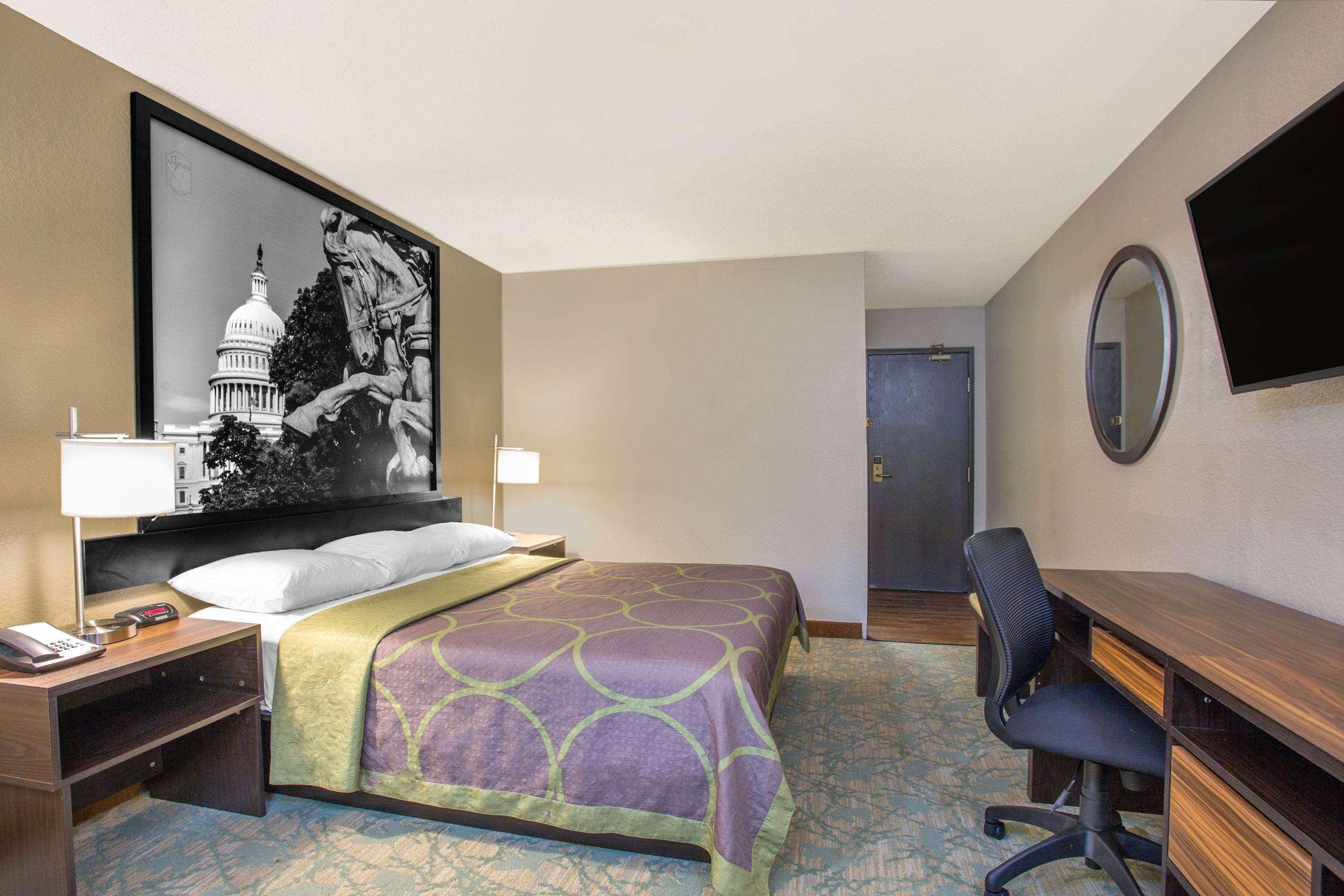 Motel Super 8 By Wyndham Waldorf Zewnętrze zdjęcie