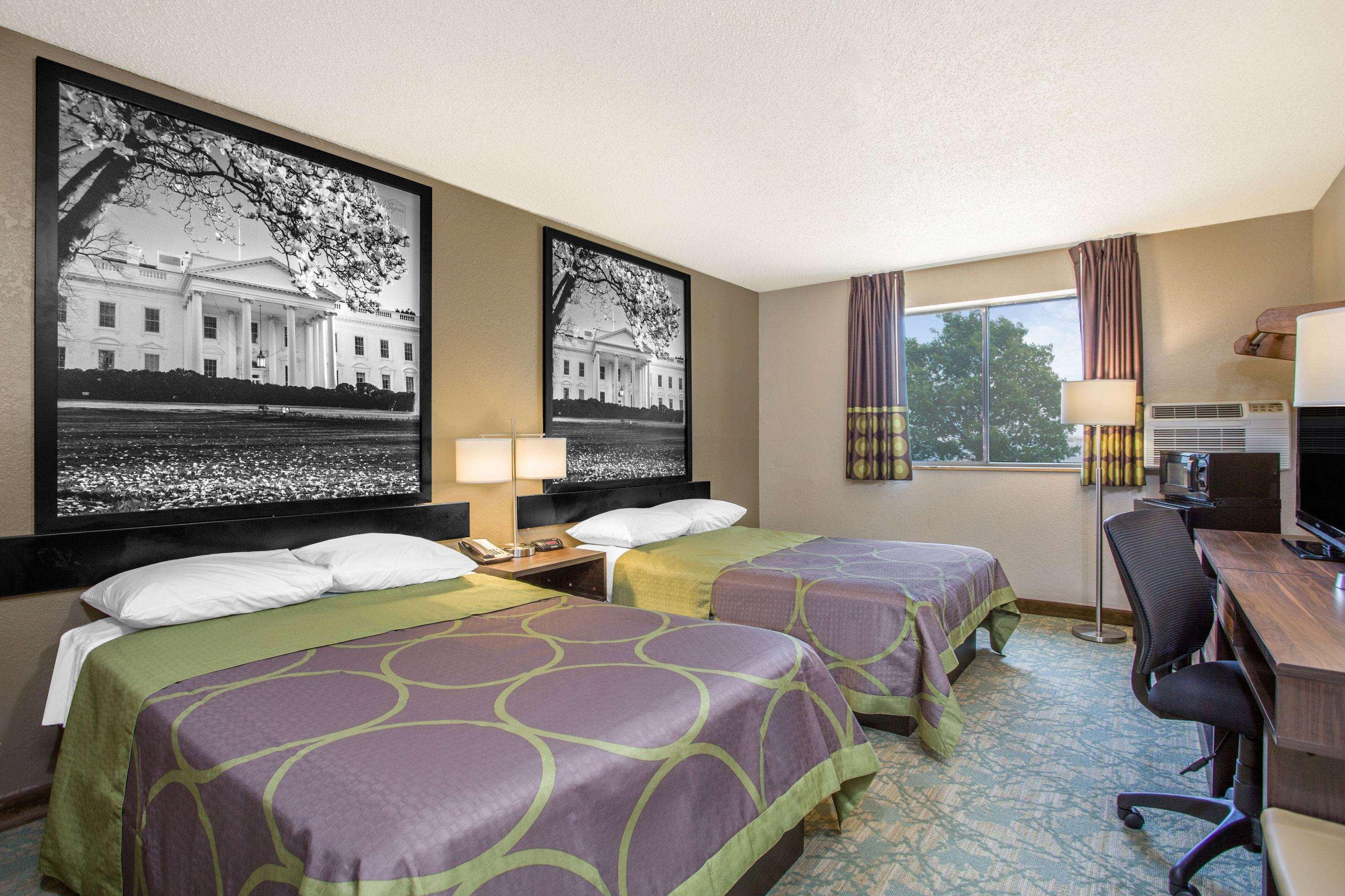 Motel Super 8 By Wyndham Waldorf Zewnętrze zdjęcie