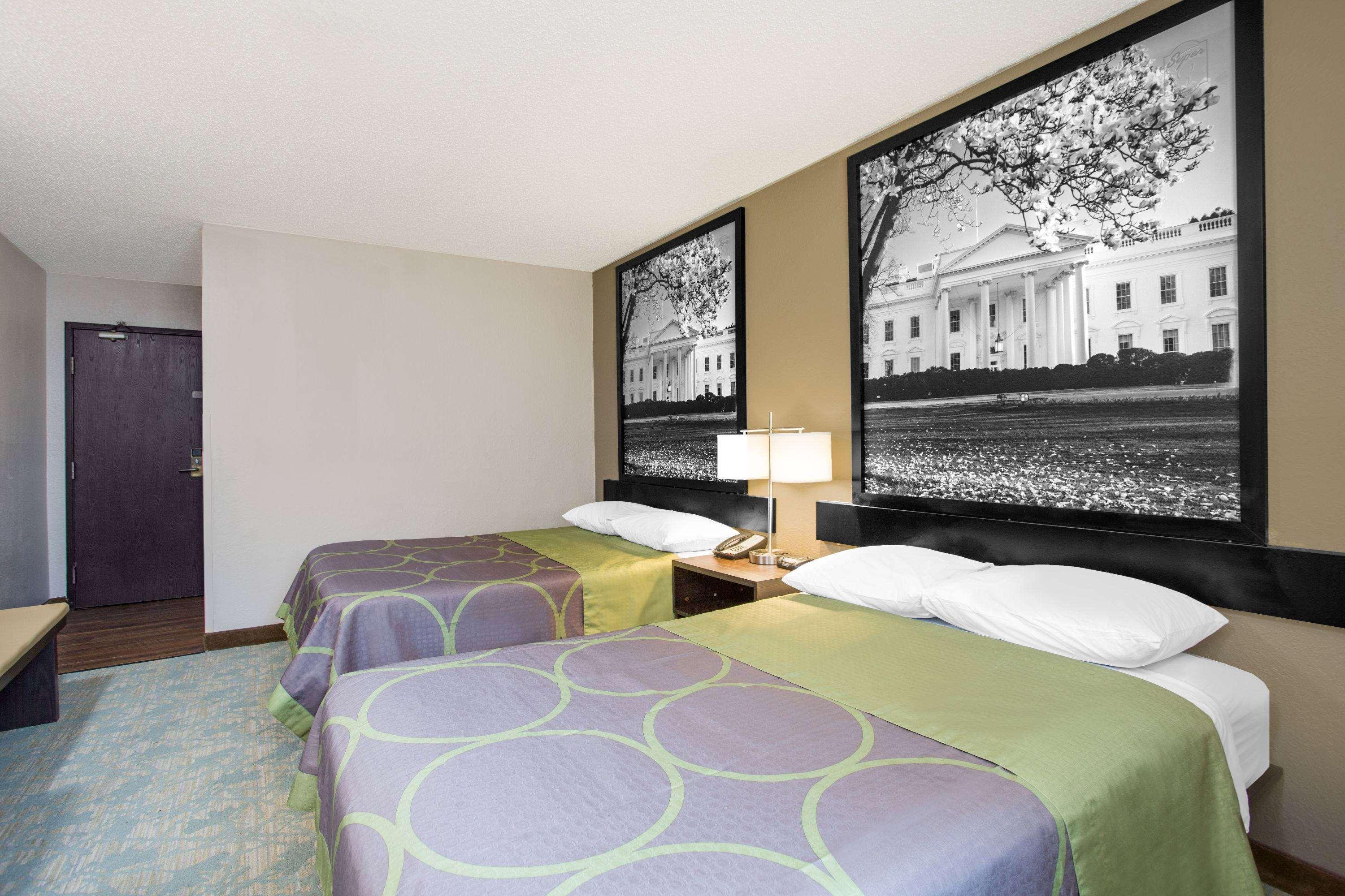 Motel Super 8 By Wyndham Waldorf Zewnętrze zdjęcie