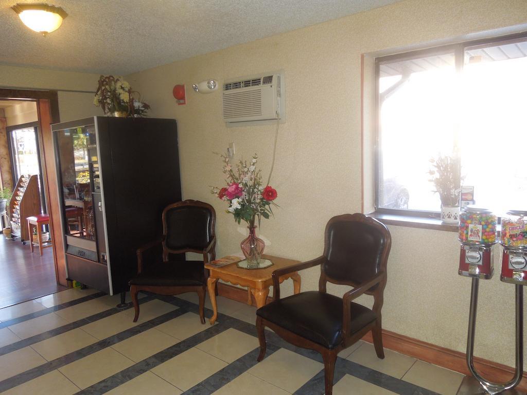 Motel Super 8 By Wyndham Waldorf Zewnętrze zdjęcie