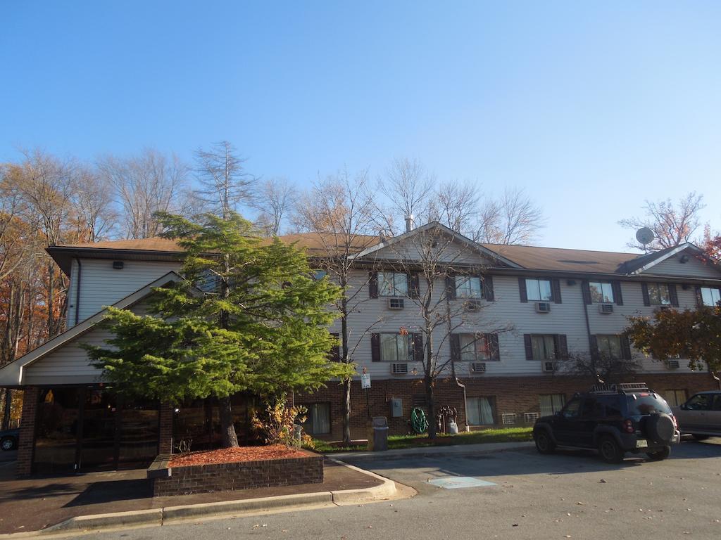 Motel Super 8 By Wyndham Waldorf Zewnętrze zdjęcie