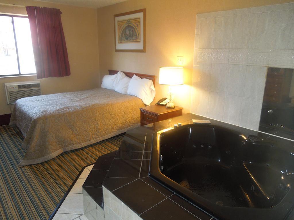 Motel Super 8 By Wyndham Waldorf Zewnętrze zdjęcie